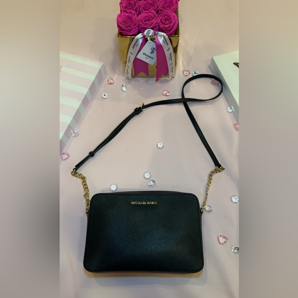 NWOT Michael Kors black Leather East West Crossbody bag MK 🩷